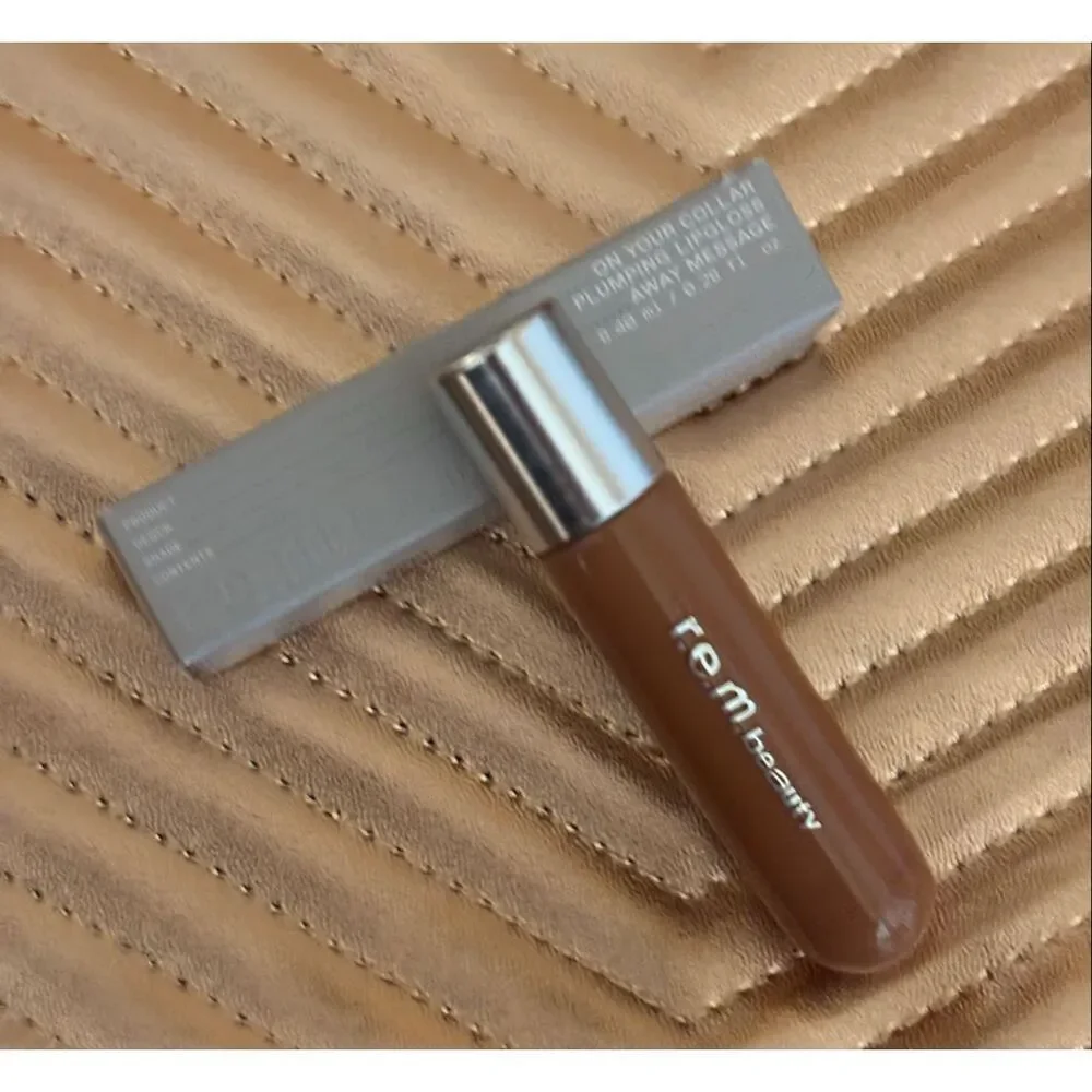 r.e.m. BEAUTY - NWTIB - On Your Collar Plumping Lip Gloss in 
